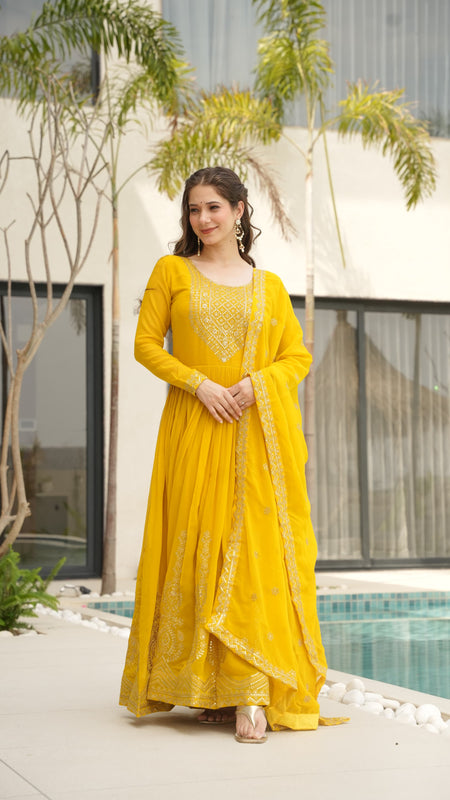 KAREENA GOWN WITH ZARIWOR AND DUPATTA