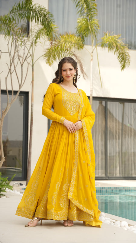 KAREENA GOWN WITH ZARIWOR AND DUPATTA