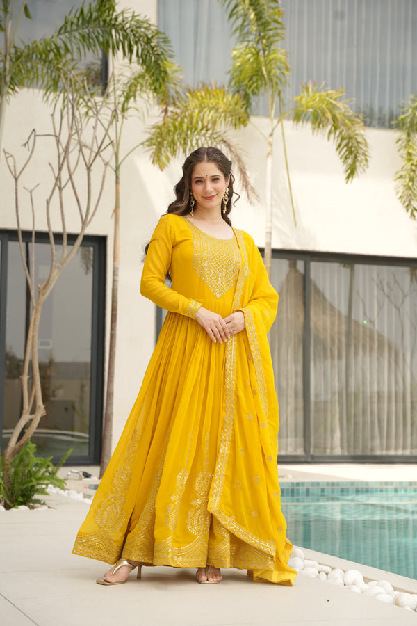 KAREENA GOWN WITH ZARIWOR AND DUPATTA